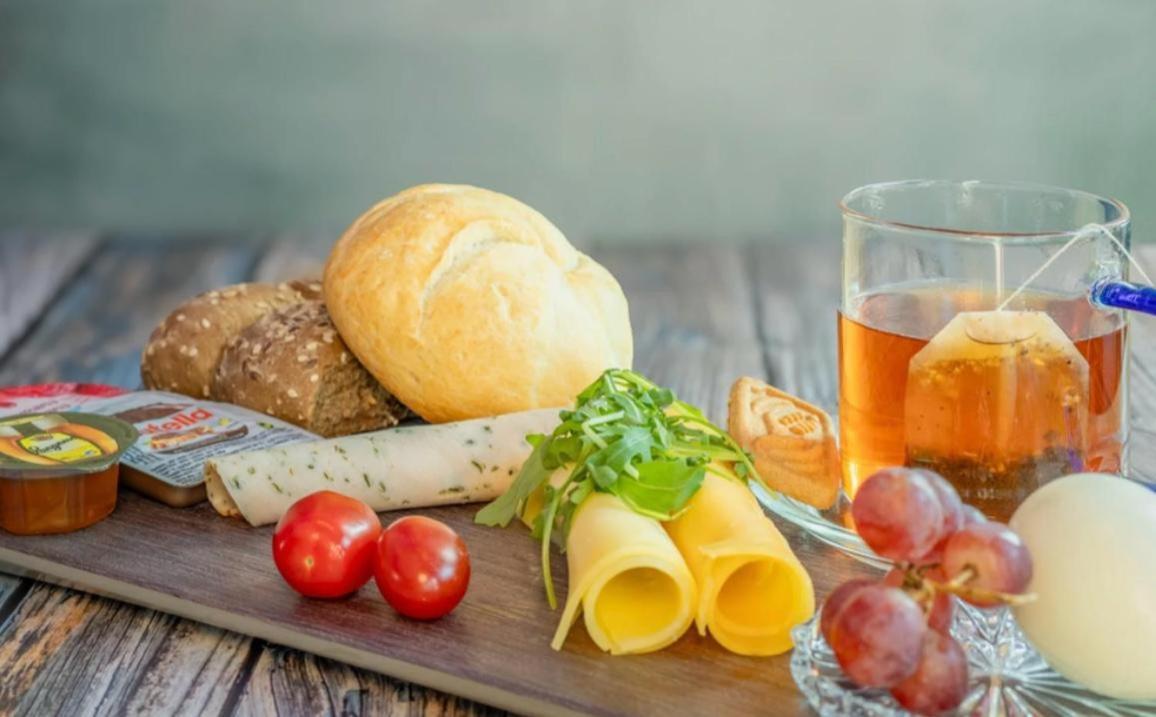 Ferwerd Unieke Bed En Breakfast Met Historisch Verhaal In Ferwert מראה חיצוני תמונה